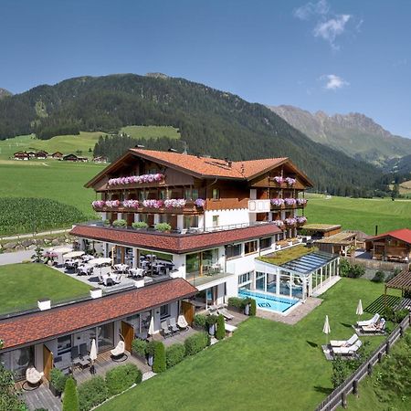 Vitalpina Hotel Magdalenahof سانتا مادالينا في كاسيس المظهر الخارجي الصورة